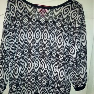 Mix & Co. Sheer black and white print blouse Size L